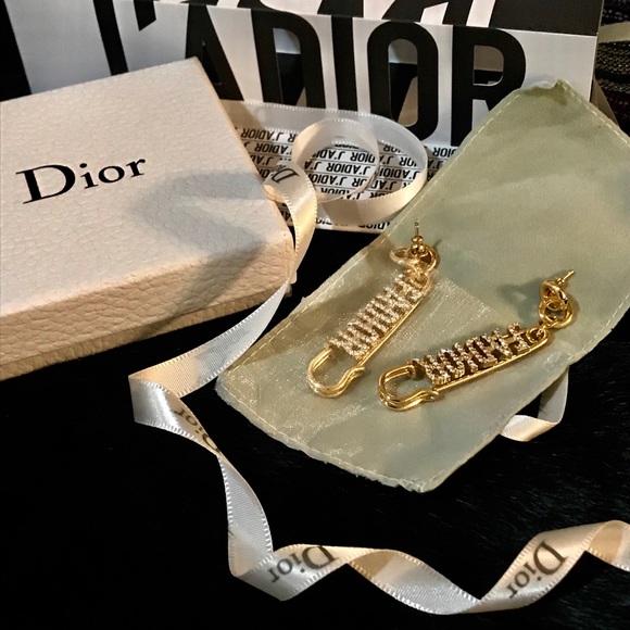 J’Adior Namesake Strauss & Gold - Picture 11 of 15